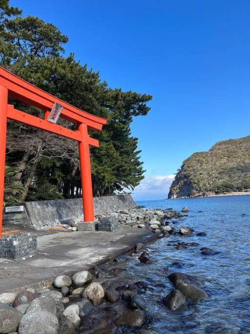 御浜岬の至福を一身に味わう 一軒家貸切宿で贅沢なバーベキューを楽しみながら夕陽に染まる戸田湾の美しさを満喫 沼津市 エクステリア 写真