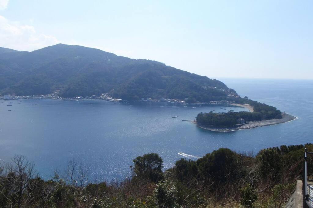 御浜岬の至福を一身に味わう 一軒家貸切宿で贅沢なバーベキューを楽しみながら夕陽に染まる戸田湾の美しさを満喫 沼津市 エクステリア 写真