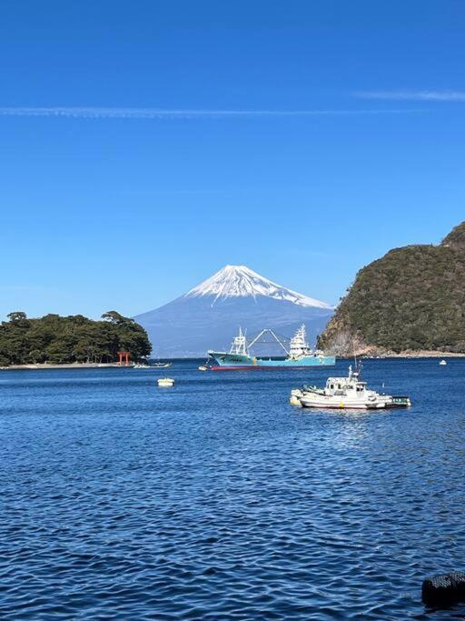 御浜岬の至福を一身に味わう 一軒家貸切宿で贅沢なバーベキューを楽しみながら夕陽に染まる戸田湾の美しさを満喫 沼津市 エクステリア 写真