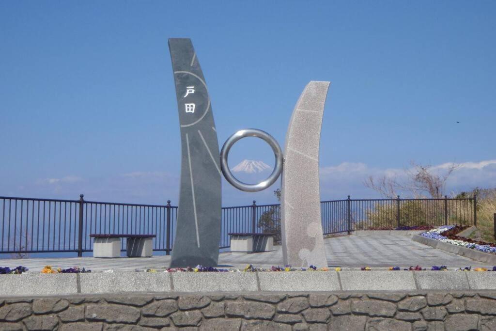 御浜岬の至福を一身に味わう 一軒家貸切宿で贅沢なバーベキューを楽しみながら夕陽に染まる戸田湾の美しさを満喫 沼津市 エクステリア 写真