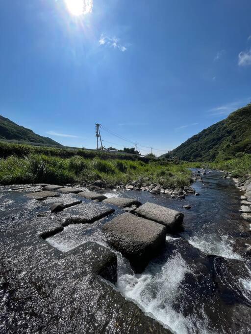 御浜岬の至福を一身に味わう 一軒家貸切宿で贅沢なバーベキューを楽しみながら夕陽に染まる戸田湾の美しさを満喫 沼津市 エクステリア 写真